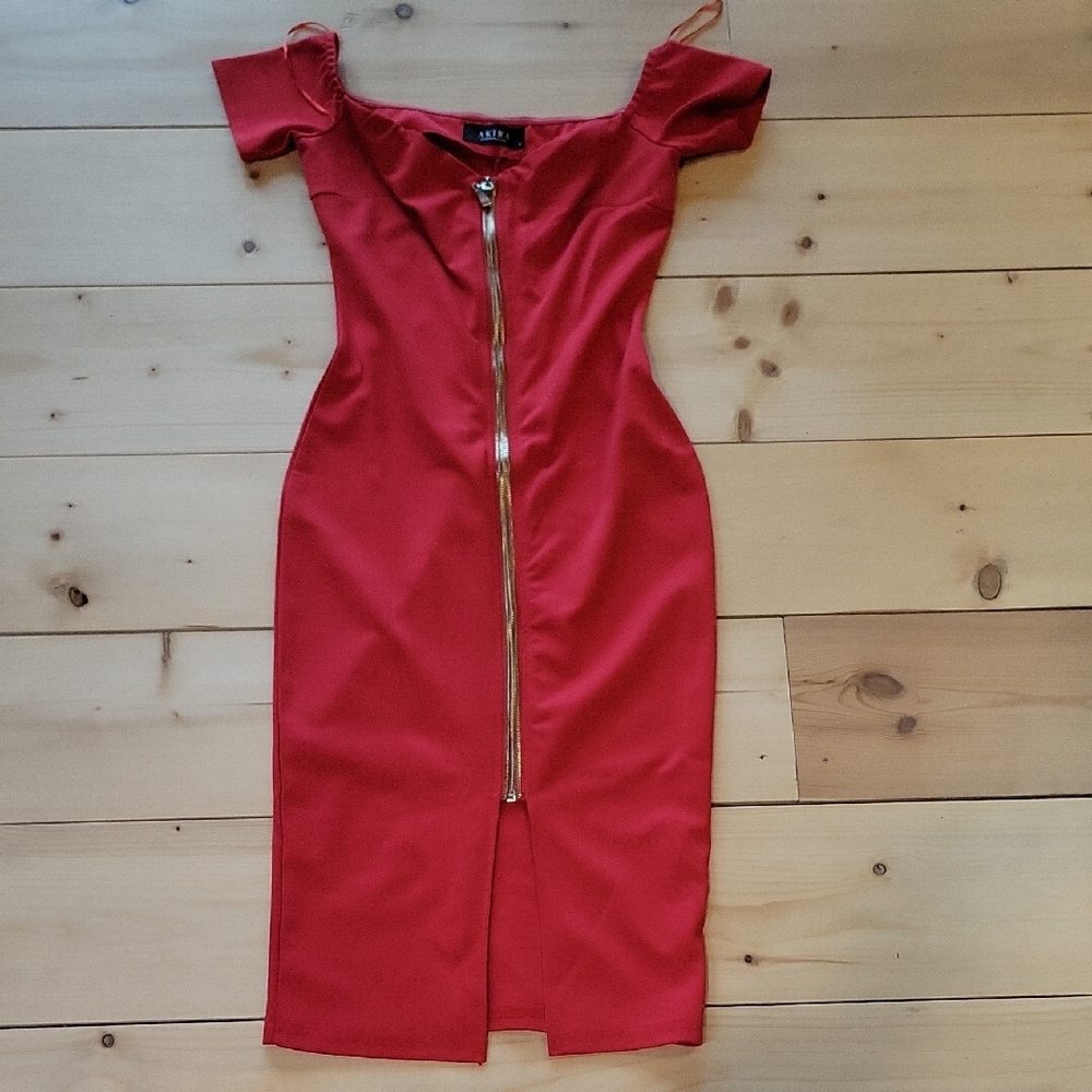 AKIRA Red Off-Shoulder Bodycon Midi Dress